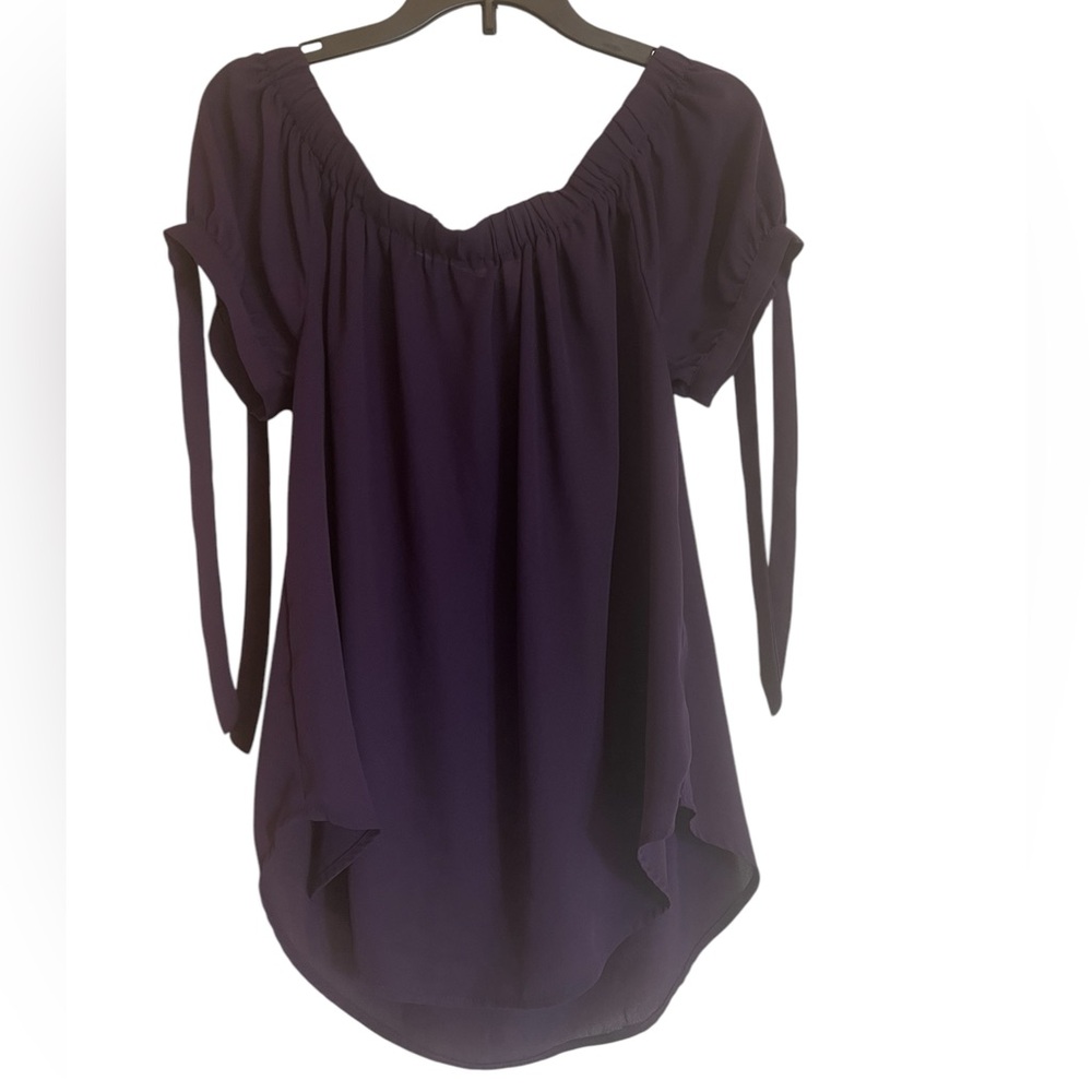Trende woman’s sheer top